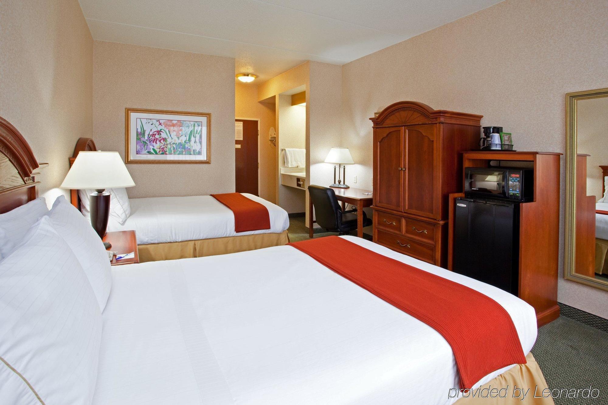Holiday Inn Express Pittsburgh-Bridgeville By Ihg Room photo